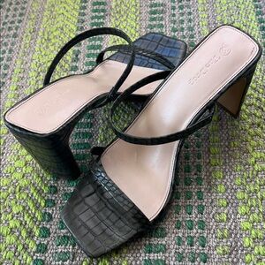 The Drop Avery Woman’s Grey/Black Square Toe Croc-Embossed 3 3/4” Heels Size 10